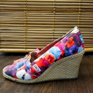 Toms wedges in floral print